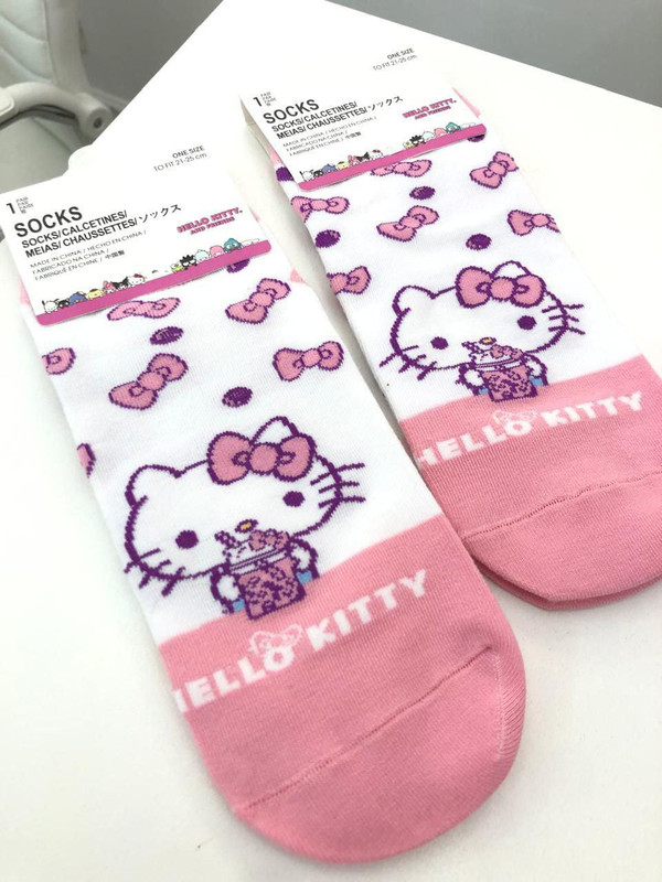 Medias pequeñas de Hello kitty con lazos par