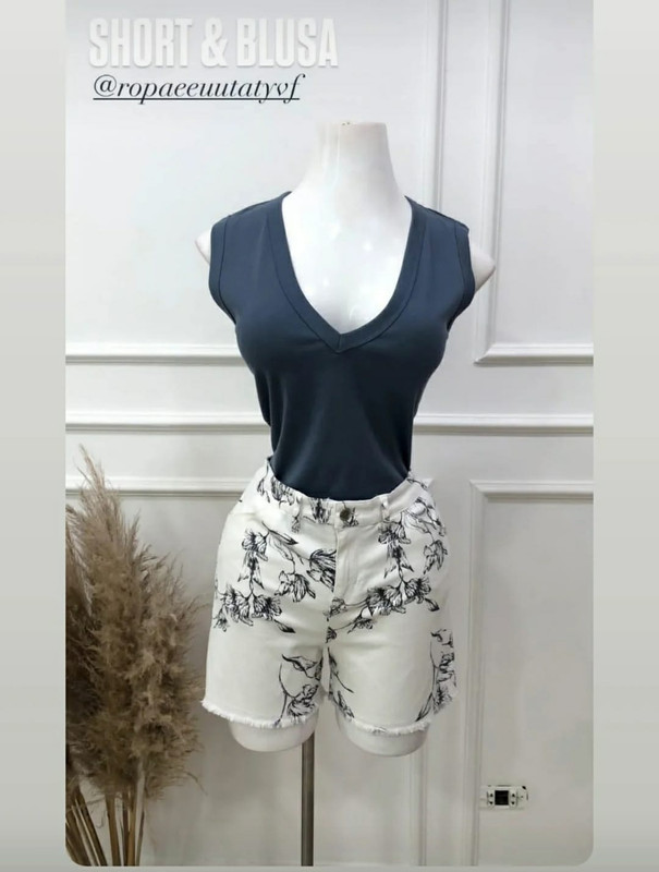 SHORT WORSHOP BLANCO CON FLOR NEGRAS  (10) 969SHORTFLOR-10