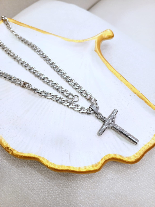 Juego de acero cadena + esclava plateada fina con dije de Jesus Crusificado