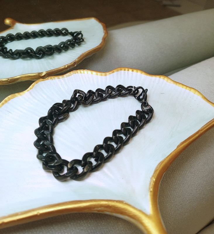 Esclava negra con eslabones gruesos