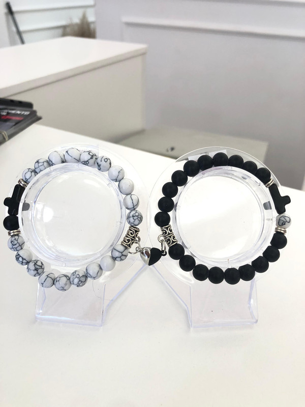 Pulseras de pareja con iman  (cruz negra)