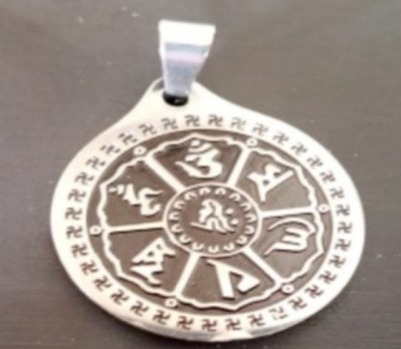 Dije de acero con diseño prehispànico 