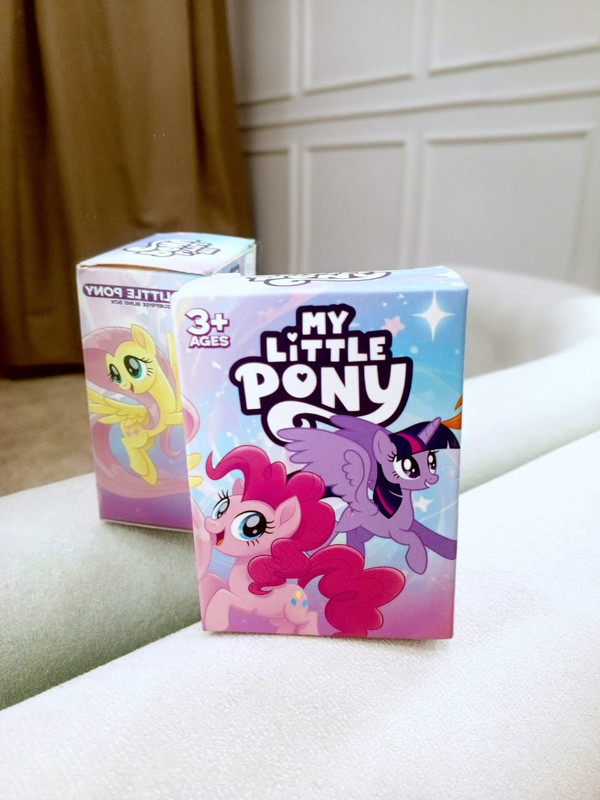 Caja sorpresa My little pony ( figura coleccionable+ cartas coleccionables del personaje) 