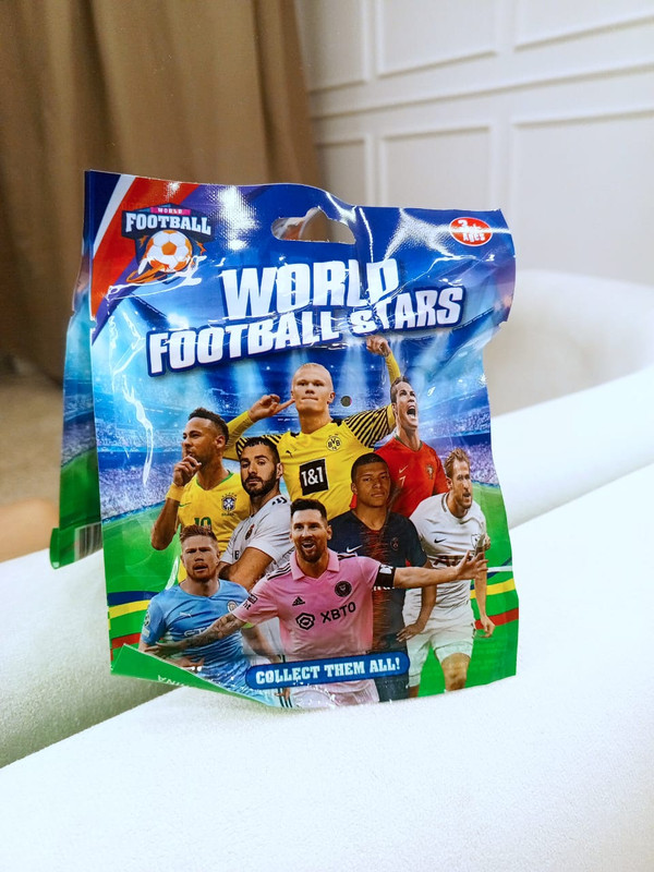 Juguete sorpresa + cartas coleccionables de fútbol 