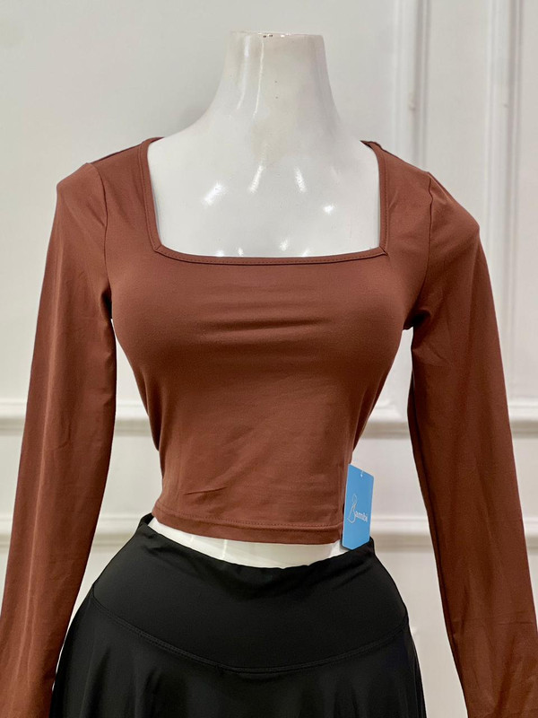 Buzo de cuello cuadrado color marrón talla S