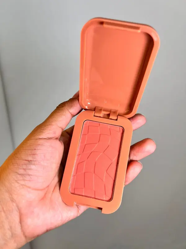 RUBOR EN POLVO MATTE ALTA PIGMENTACION DUPE DE NYX TONO 03