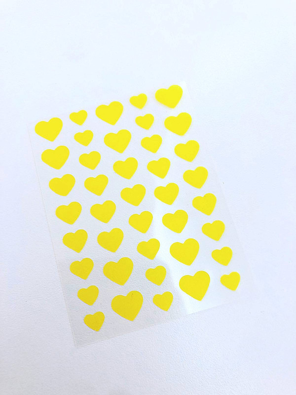 Parches 40 unidades corazon color amarillo
