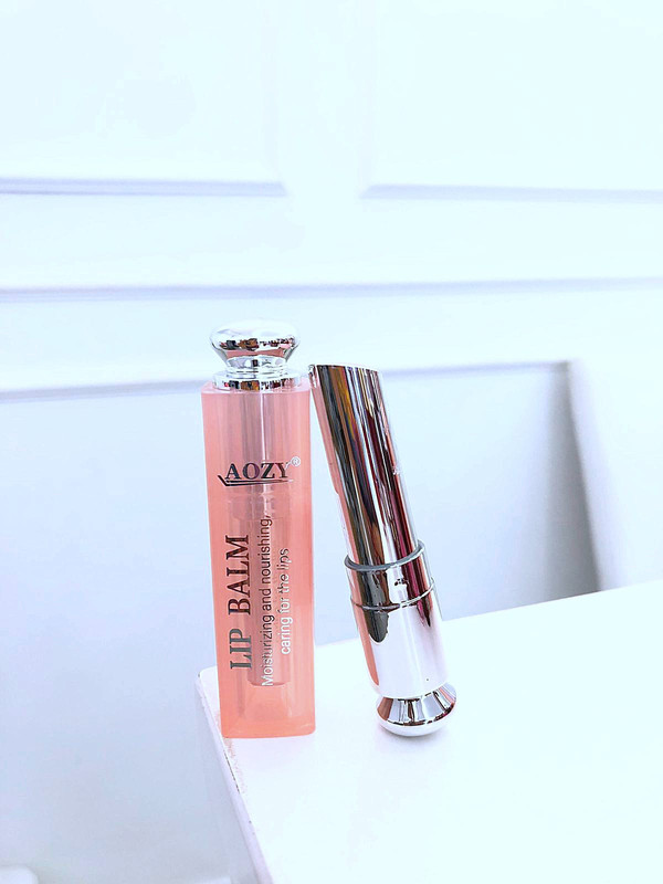 Balsamo para labios con color Aozy