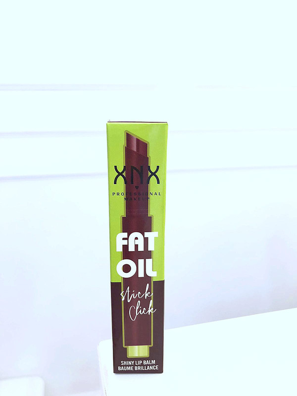 Lip Gloss Fat Oil Stick Click Marca XNX tono café 