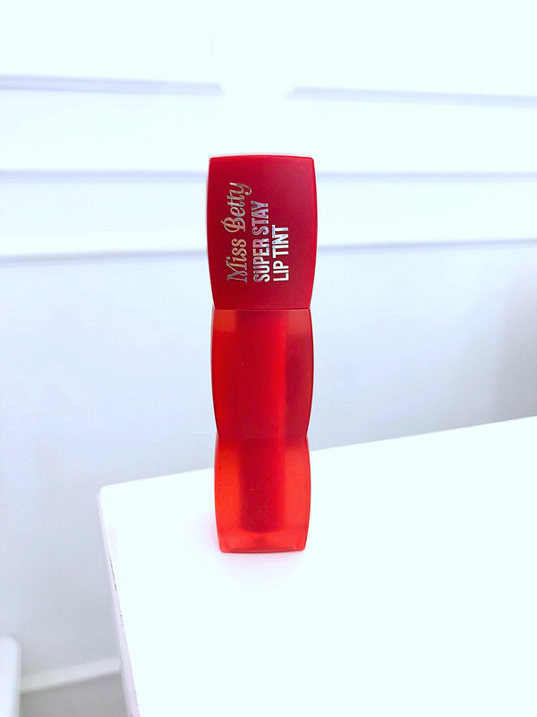 Lip Tint Super Stay Marca Miss Betty Tono rojo