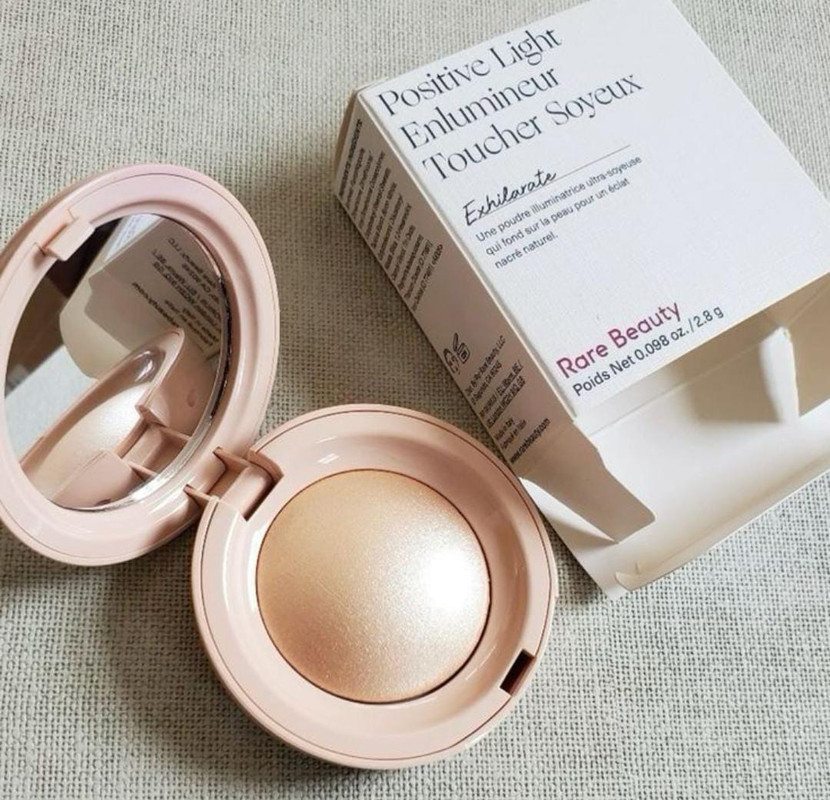 Iluminador Marca Rare Beauty Tono (incluye espejo)