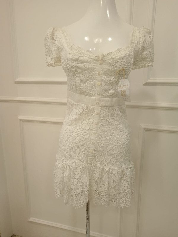 vestido blanco de encajes corto S/XS
