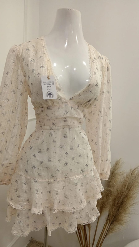 vestidos corto blancoso de mariposas con escote M