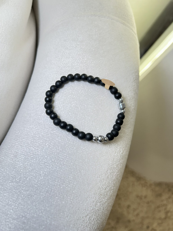 PULSERA DE PIEDRA NEGRA CON PLATEADO 