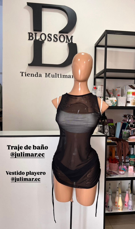 traje de baño con top blanca, dos bikinis y malla 