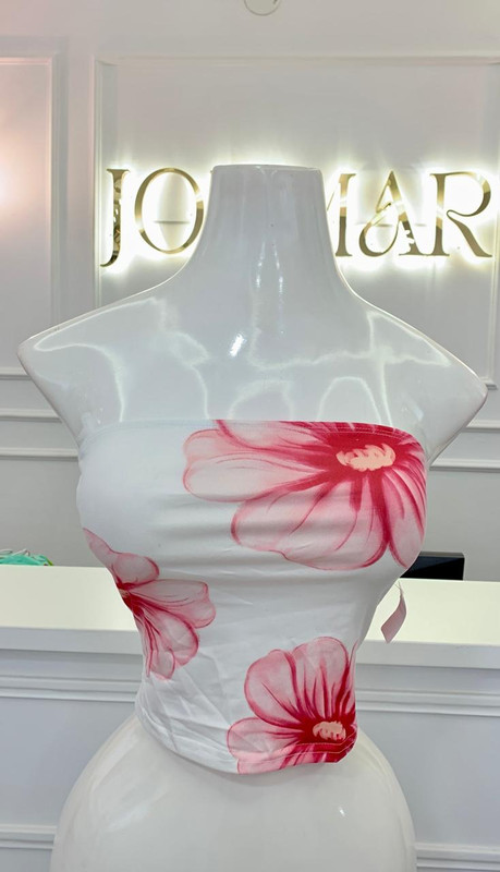 Top tubo  blanca con flores rosadas Talla XS
