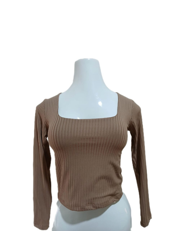 Blusa manga larga cuello cuadrado, colores camel y negro, Talla S/M, Tela rib Cod 101BA