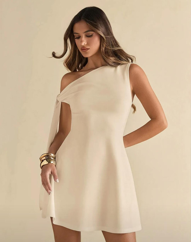 Vestido corto con lazo a un lado, Color Beis, Talla M, Tela LICRA, Cod 224VB