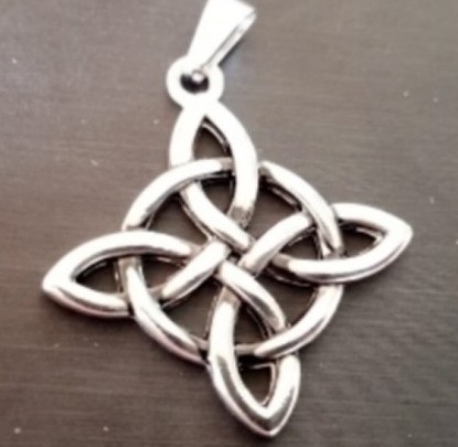 [MIRSTREEL-000023] Dije de acero con diseño de nudo de bruja 