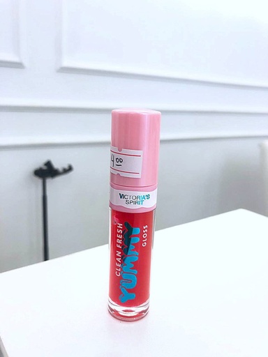 [UNIVERSE PIINK-000095] Lip Gloss Yummy Marca Victoria Spirit Tono Rosa